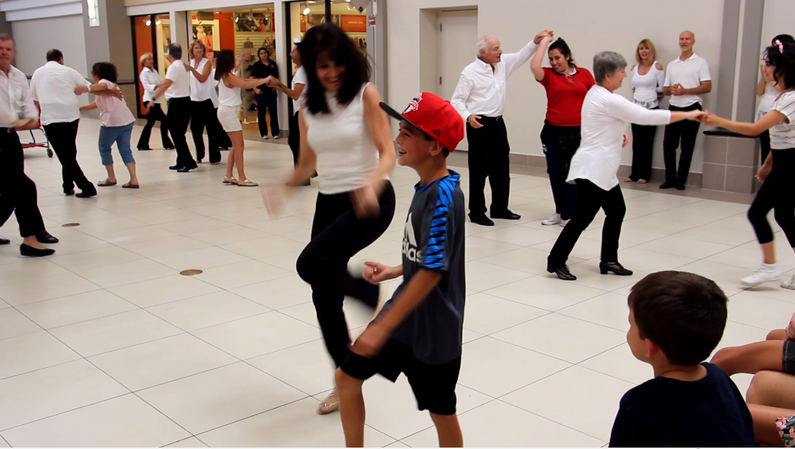 Royal Palm Chapter # 6016 - Swing is Back in Style Finale - Outreach to Audience Members - Coral Ridge Mall Fort Lauderdale - September 22, 2018